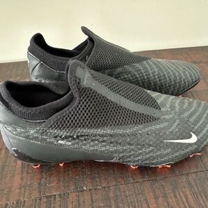 Mens Nike Phantom GX NikeSkin Dynamic Fit MG Cleat Size 8.5 (DD9472-010)
